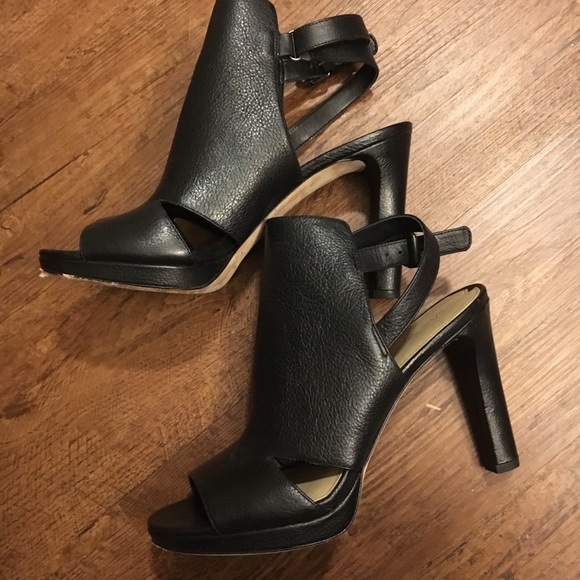 Available 12/1

$ firm Via Spiga Black Leather Heels - Picture 2 of 4